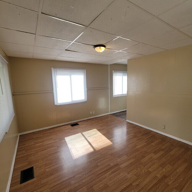 Building Photo - Near Southeast 2BR House w/Garage!