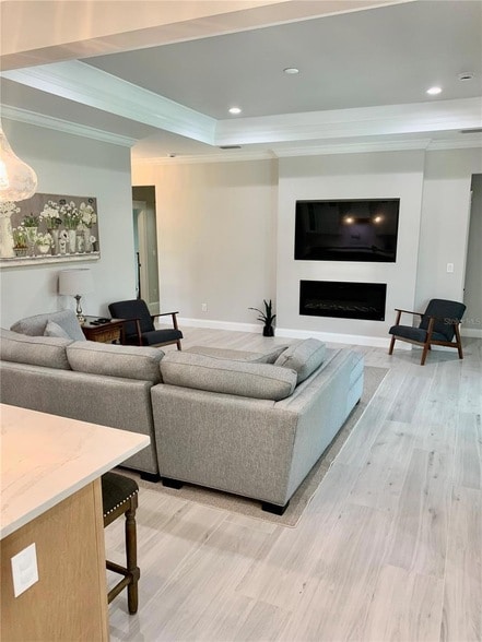 Building Photo - 2129 Lorraine Dr