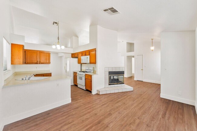 Building Photo - Comfort, Style & Single-Story Living in a Prime North Las Vegas Location!
