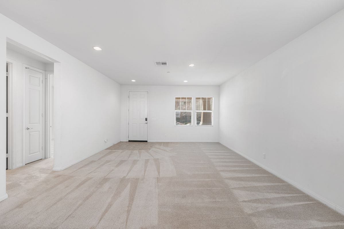 Building Photo - 37317 Paintbrush Dr