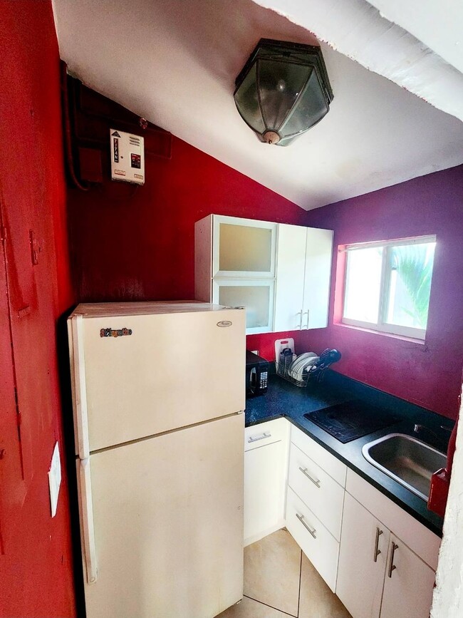 Building Photo - 350 SW 15th Ave