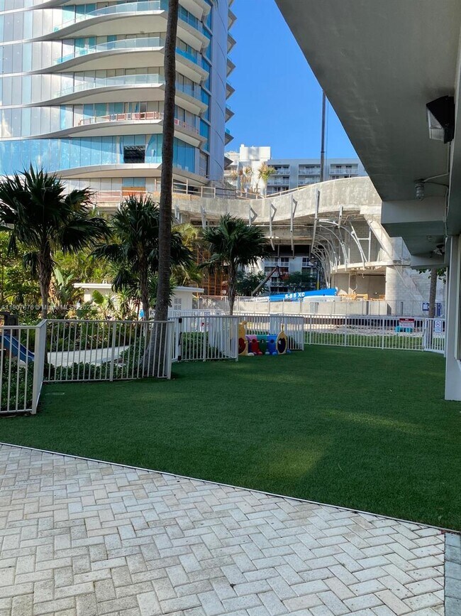 Building Photo - 2451 Brickell Ave