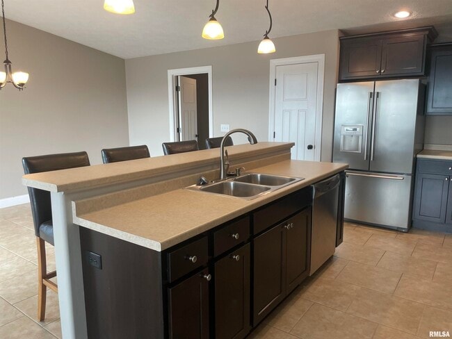 Building Photo - 700 Garvey Ln