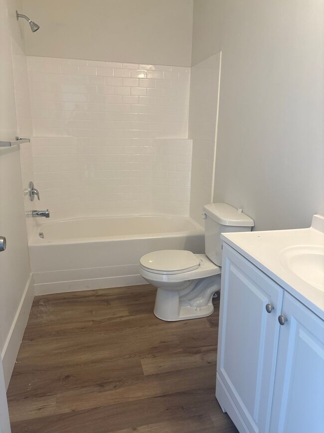 Building Photo - Pet Friendly Townhome in Evanston