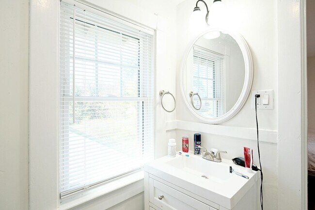 Building Photo - Top-Level Fry's Spring Apartment With Utilities Included