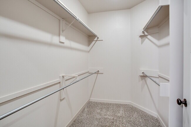 Building Photo - Beautiful Townhome in Viridian!