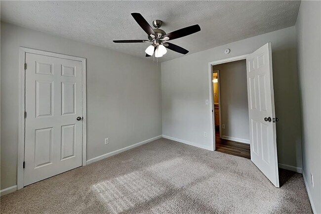 Building Photo - 123 Burton Dr