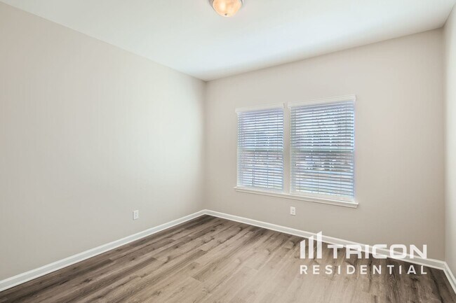 Building Photo - 12553 Druids Glen Dr