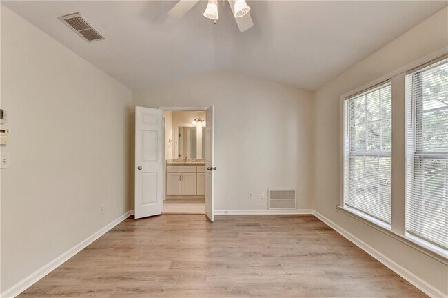 Building Photo - 2026 Merrimont Way