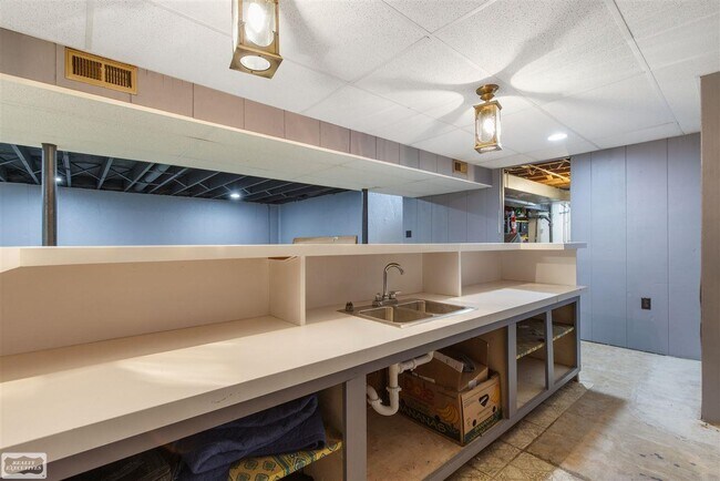 Building Photo - 11489 Anna Lisa Dr