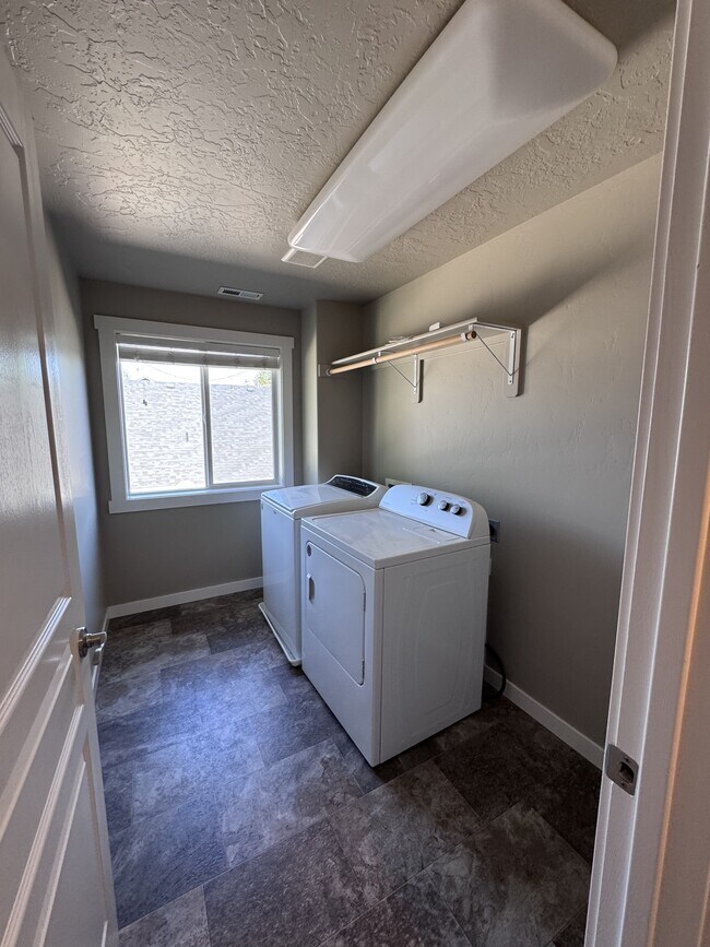 Building Photo - 9543 W Goldenpond Ct