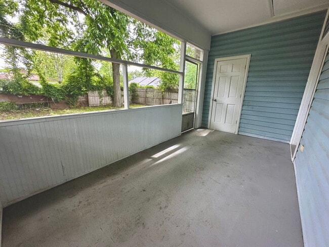 Building Photo - Available in Dec! Not able to show until Dec.