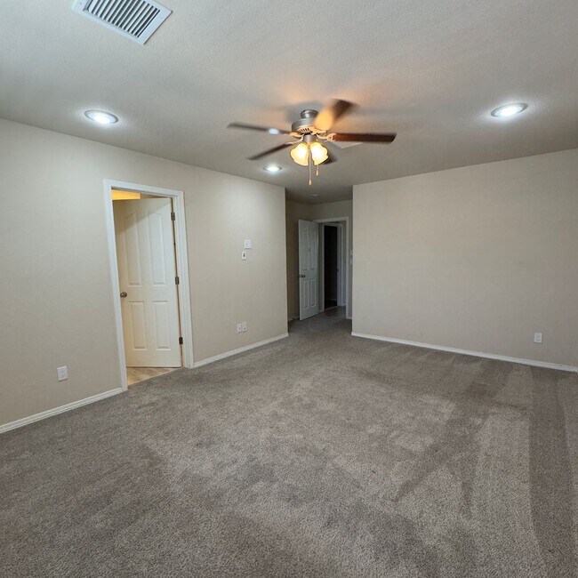 Building Photo - 4 Bedrooms, 3 Baths, a Pool, and Solar Panels!