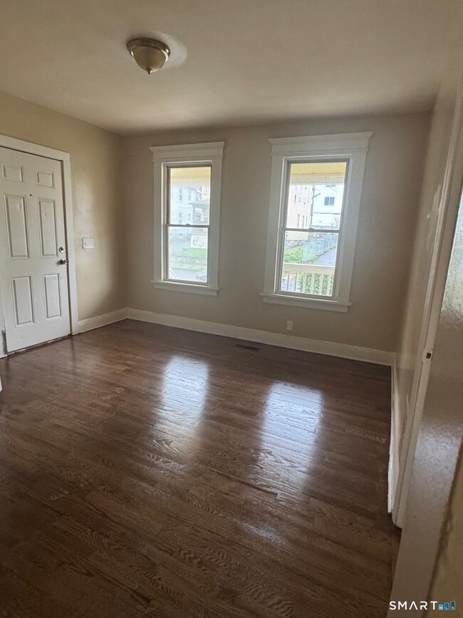 Building Photo - 49 Dover St