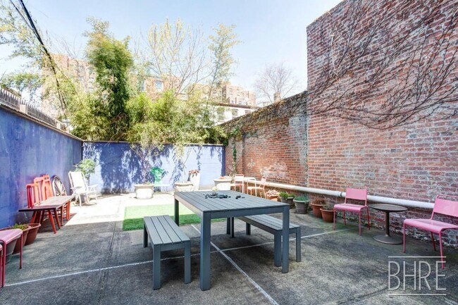 Building Photo - LOVELY CARRIAGE HOUSE IN PRIME CARROLL GAR...