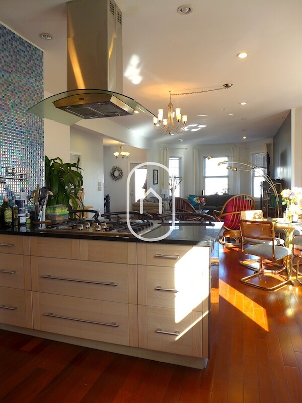 Building Photo - 26 Turner St