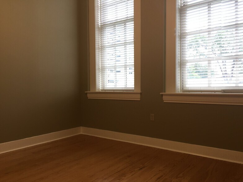 Building Photo - 715 Sherman St