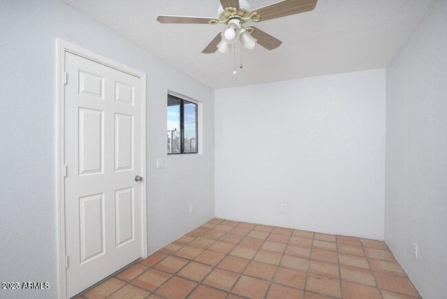 Building Photo - 2806 S Cottonwood Dr