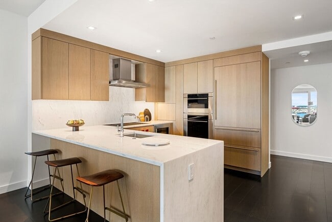 Building Photo - 150 Seaport Blvd