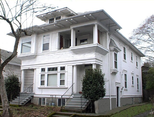 Building Photo - 1621 SE Pine St