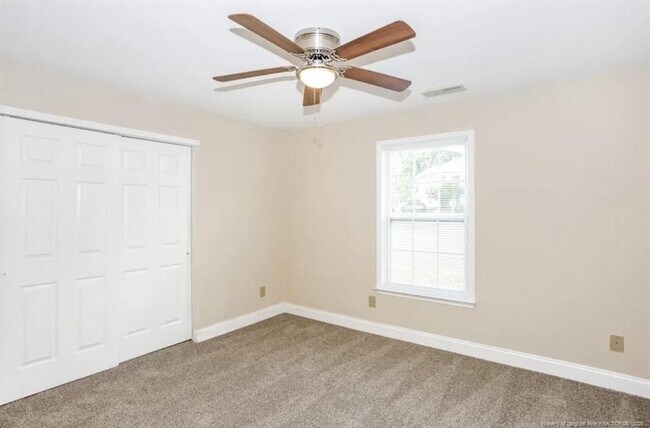 Building Photo - 956 Littleton Dr