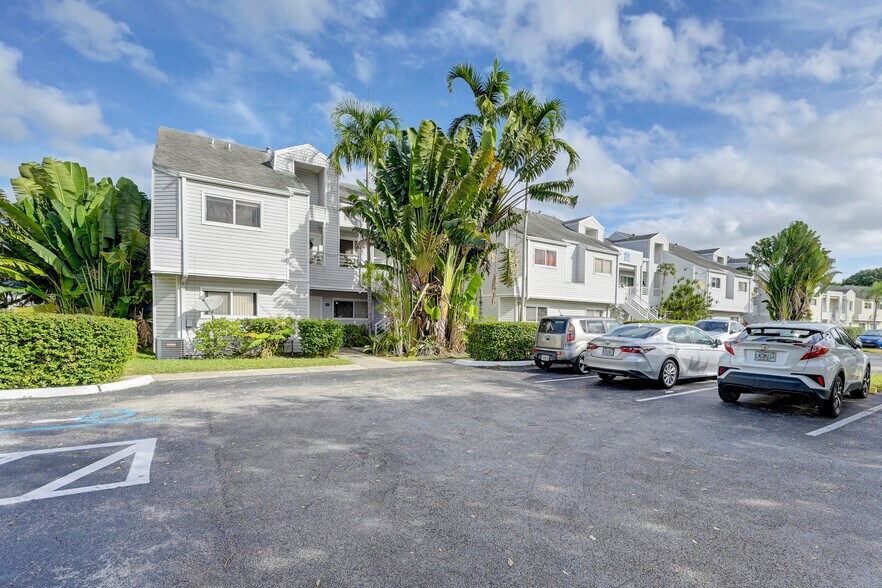 Primary Photo - 3453 NW 44th St