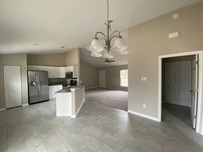 Building Photo - Desirable SW Ocala Neighborhood 3/2/2 *WON...
