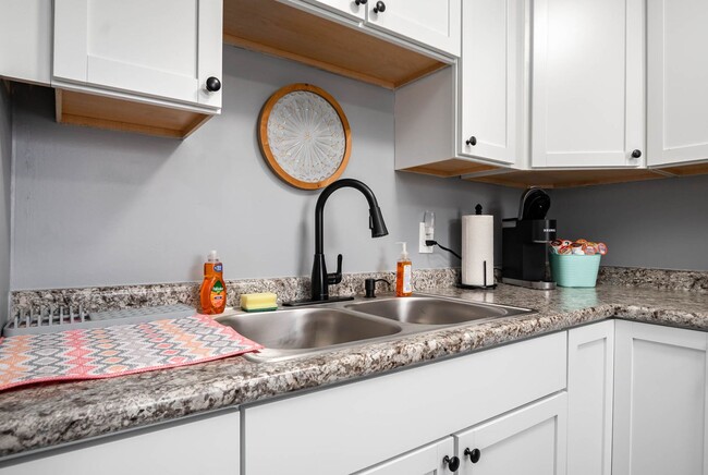 Building Photo - 2 bed, newly remodeled hideaway in Trenton...