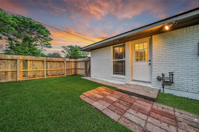 Building Photo - 4421 Lido Ln