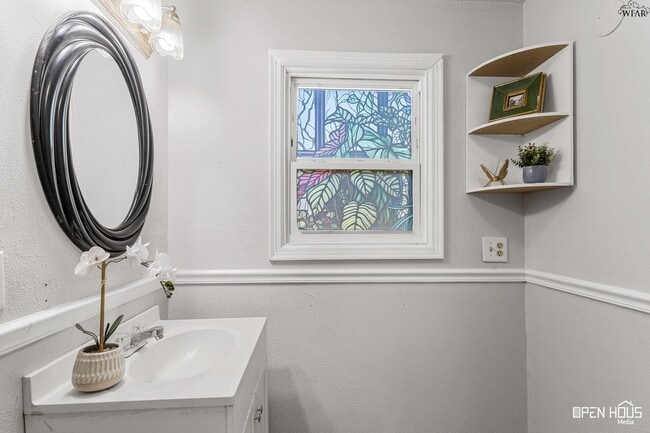 Building Photo - 2714 Sherman Rd