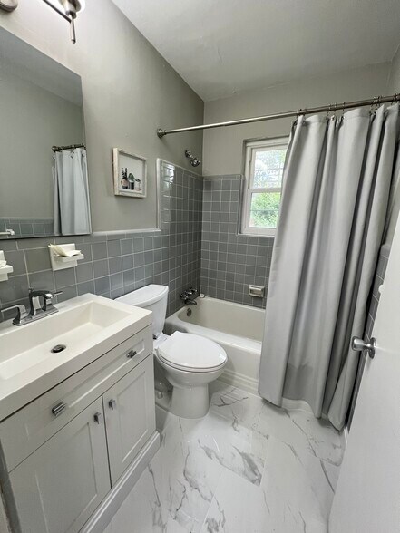 Building Photo - 3660 Peachtree Rd NE