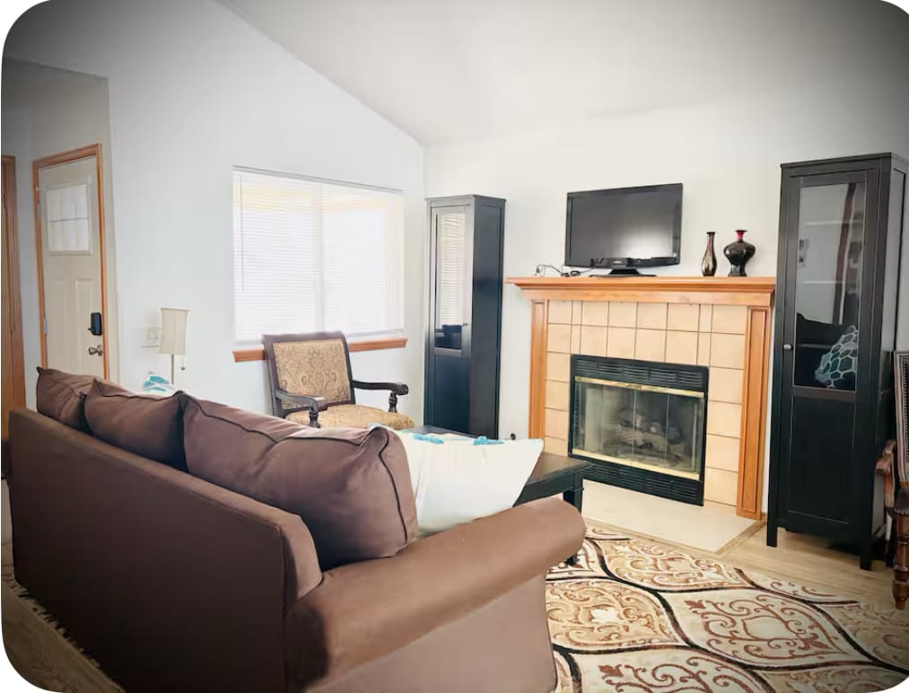 main level living room - 8659 Chancellor Dr