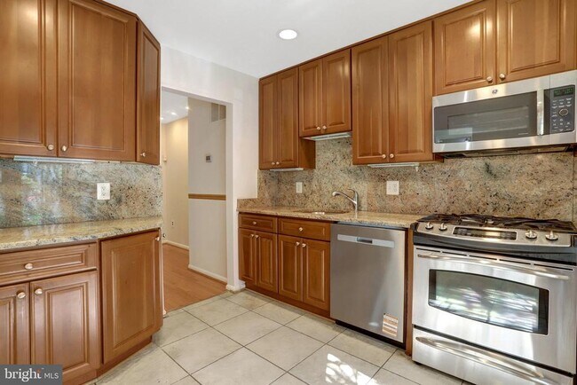 Building Photo - 7416 Spring Tree Dr