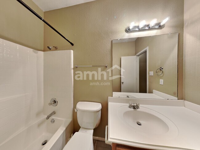 Building Photo - 8608 Rainy Lake Dr