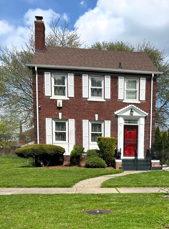 Building Photo - 5966 Eastlawn St