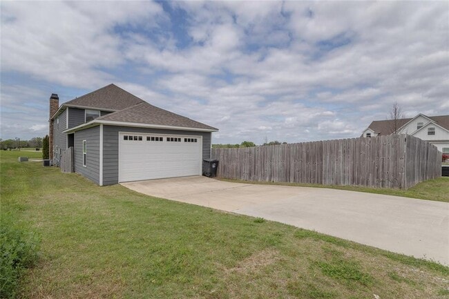 Building Photo - 201 Ave of The Orchards