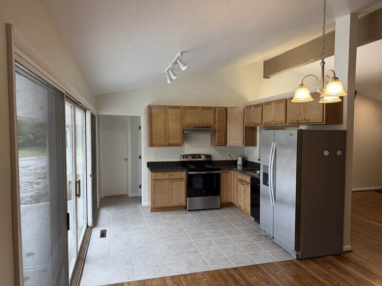 Building Photo - 6930 Euclid Ave