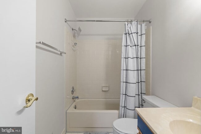 Building Photo - 424 Revere Dr