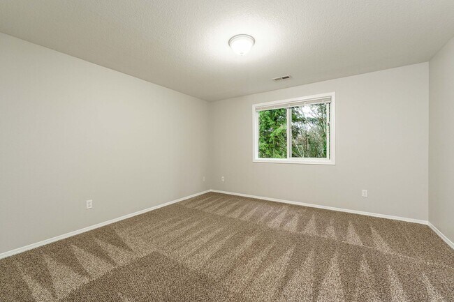 Building Photo - Recently Updated 3 Bedroom 2.5 Bath Duplex - Located in Convenient Hazel Dell Neighborhood