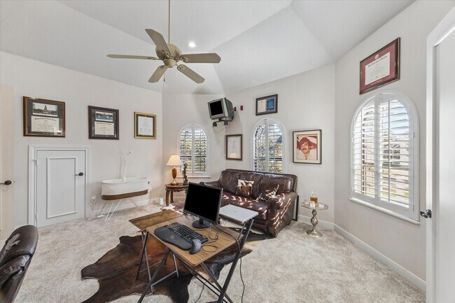 Building Photo - 600 Royal Oaks Dr