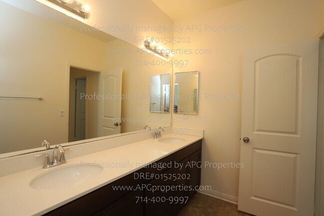 Building Photo - 509 S Trident St