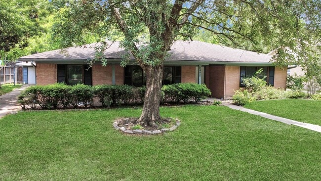 Building Photo - 4422 Nenana Dr
