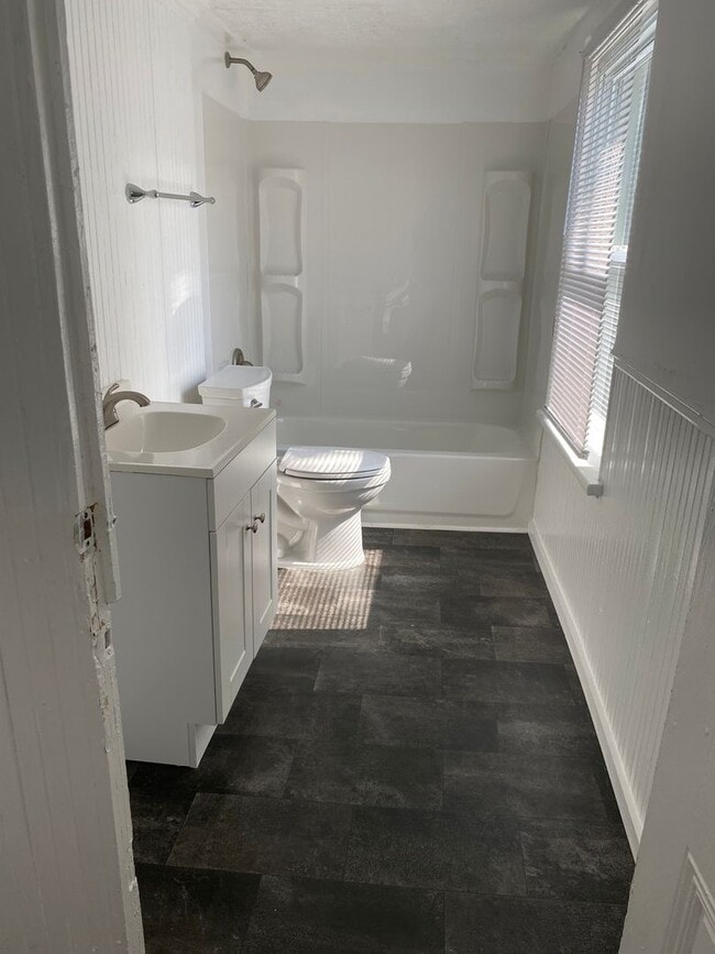 Building Photo - 2 Bedroom Duplex off of Rivermont Avenue.