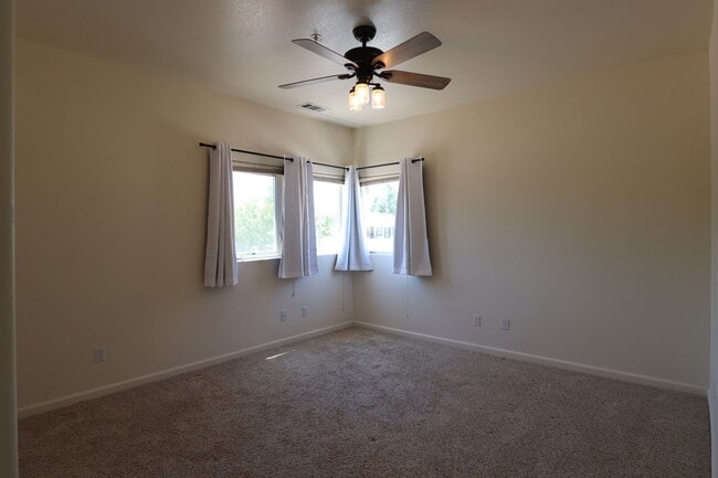 Building Photo - Beautiful Templeton Home
