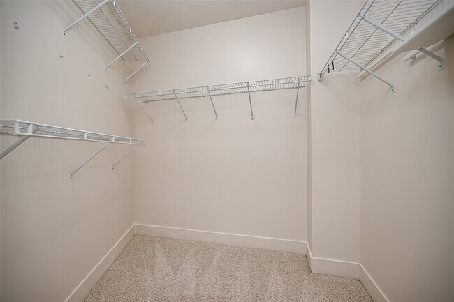 Building Photo - 801 E Beach Dr