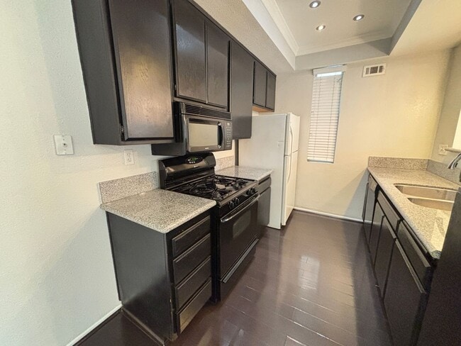 Building Photo - West Lancaster Condo In  Gated Community Near A.V College