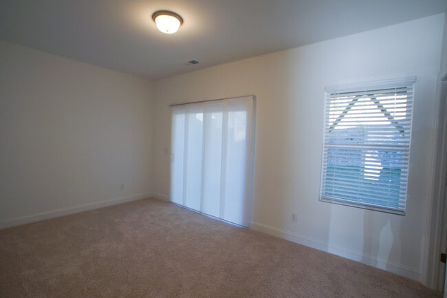 Building Photo - 2024 Eva Pearl Dr