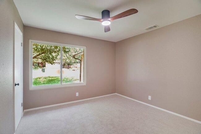 Building Photo - 606 Splitrock