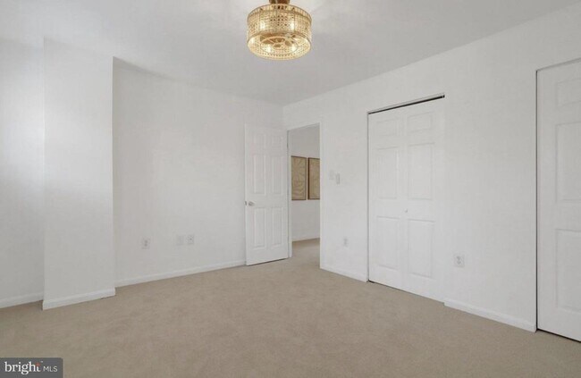 Building Photo - 5934 Mayflower Ct