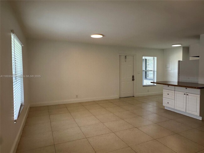 Building Photo - 1411 N Dixie Hwy